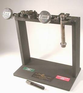 汽車發(fā)動(dòng)機(jī)長螺栓中徑測量 